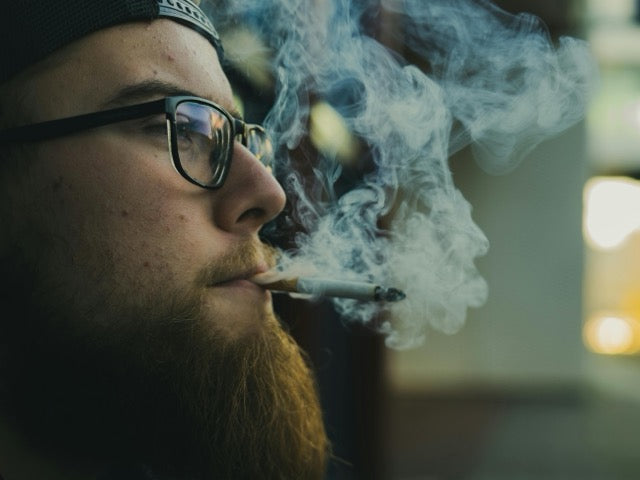 7 Grešaka Koje Mogu Štetiti Vašoj Bradi - Mojo Beard